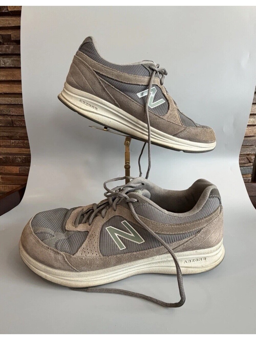 New Balance 877 Men Cross Trainers Shoes Size 11.5 (4E) Wide Suede Gray Sneaker